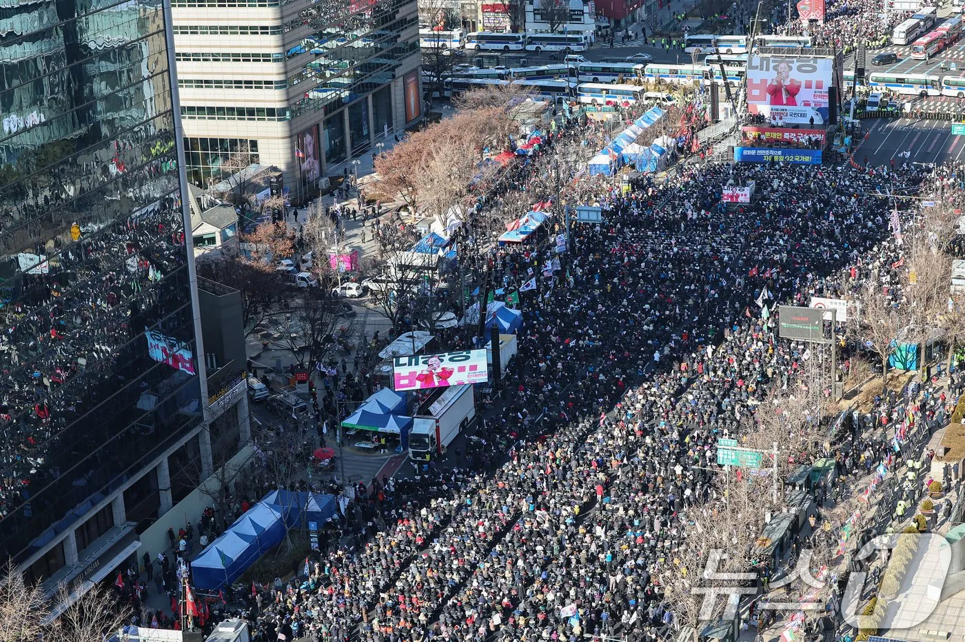 역사 속에서 의미를 찾아