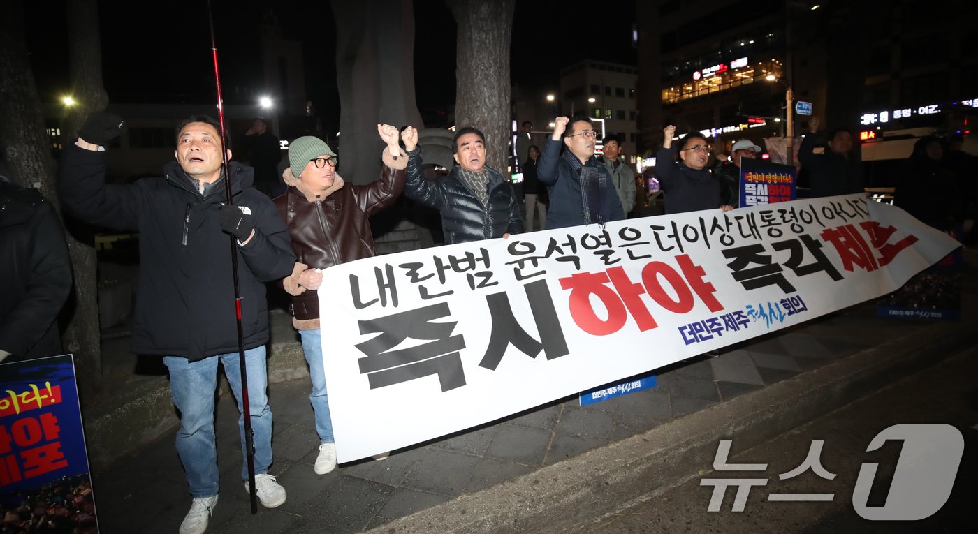 정치적 불확실성과 여권 내 이탈 조짐